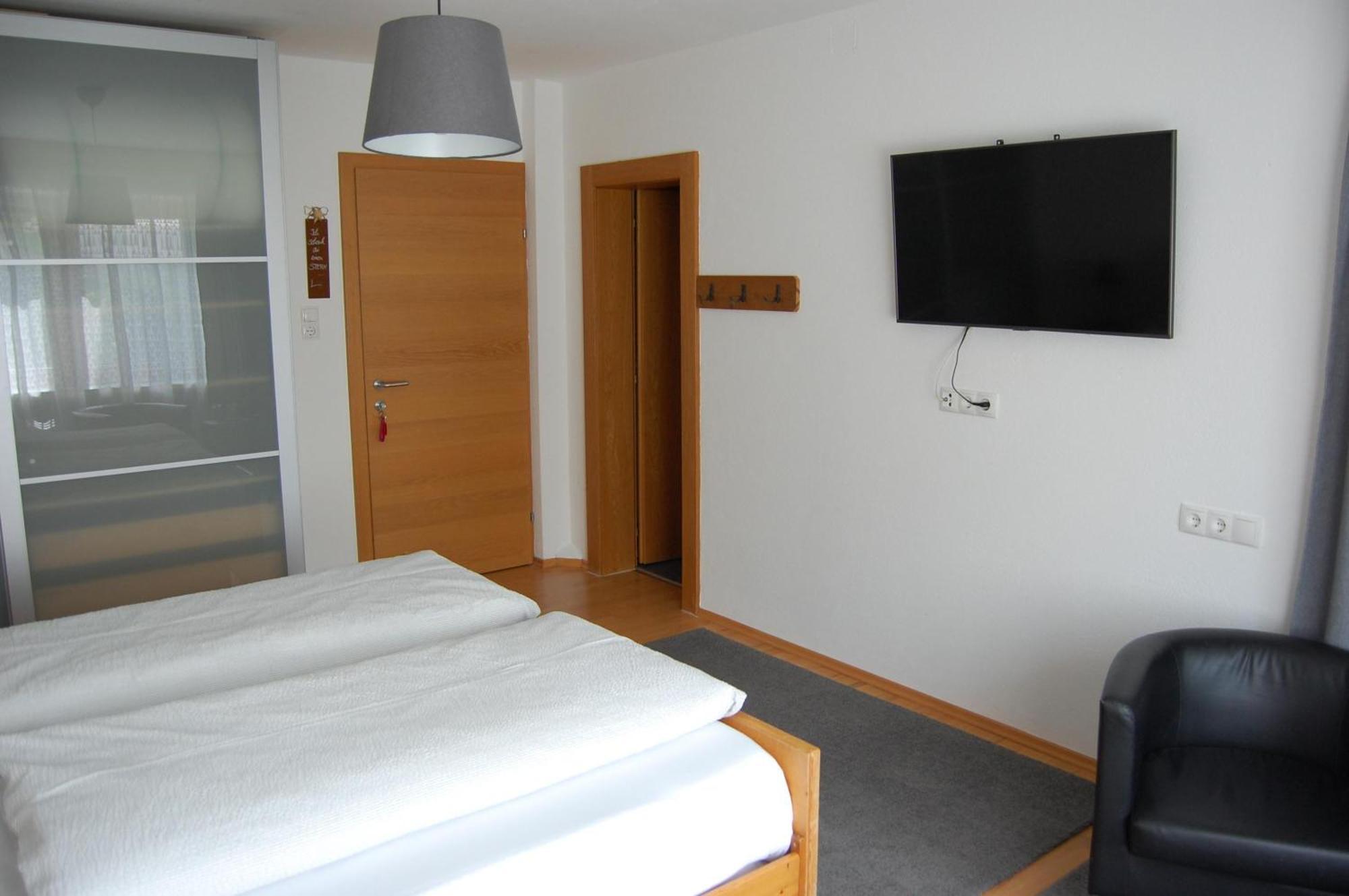 Haus Hager Bed & Breakfast Schlitters Eksteriør bilde