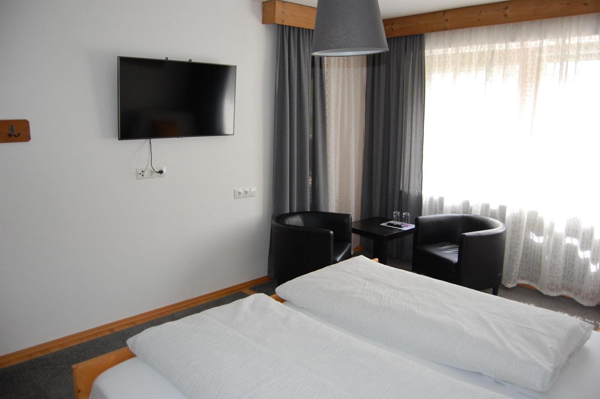 Haus Hager Bed & Breakfast Schlitters Eksteriør bilde